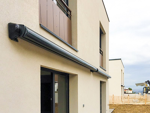 Chantier professionnel : stores bannes à coffre intégral