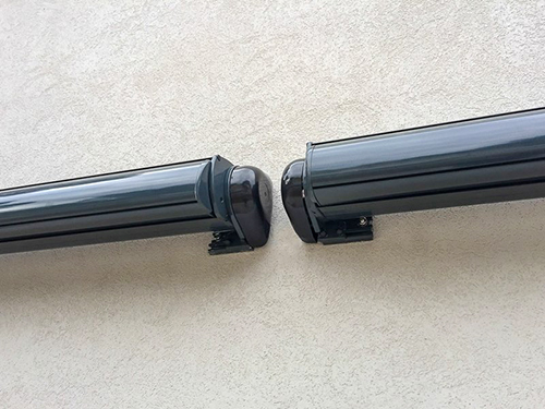 Chantier professionnel : stores bannes côte à côte