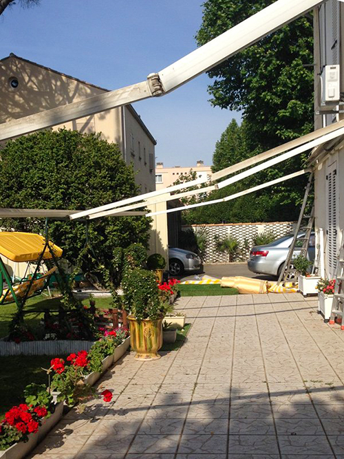 Toile abîmée, usée Toile abîmée avant un rentoilage