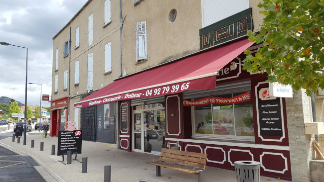 Lambrequin imprimé pour commerce Lambrequin de store banne pour une boucherie à Sarrians, 84