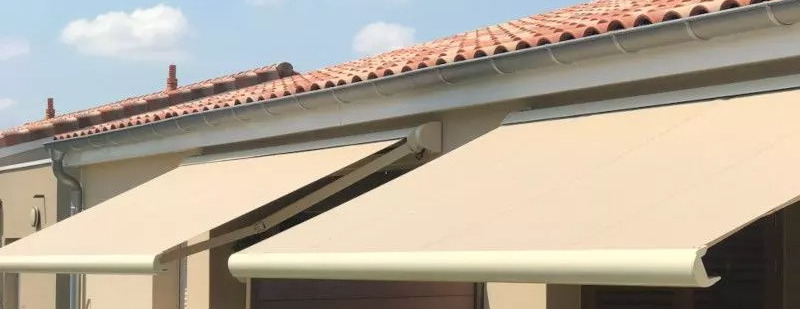 store extérieur beige store banne beige