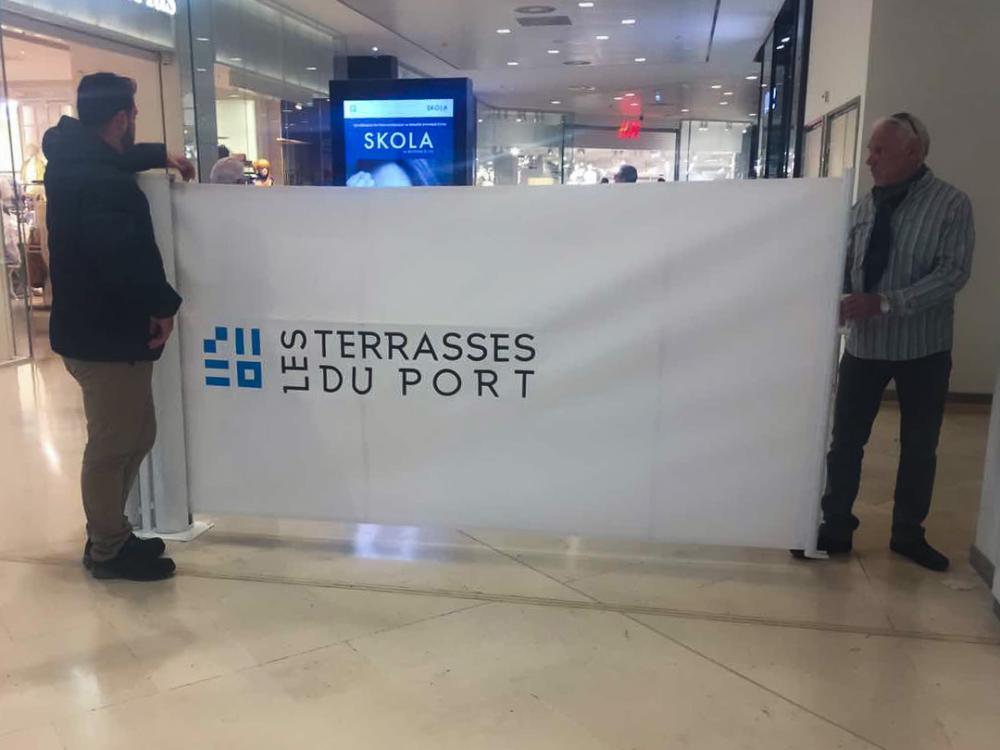 Store latéral rétractable blanc avec impression sur toile Store latéral rétractable blanc à Marseille