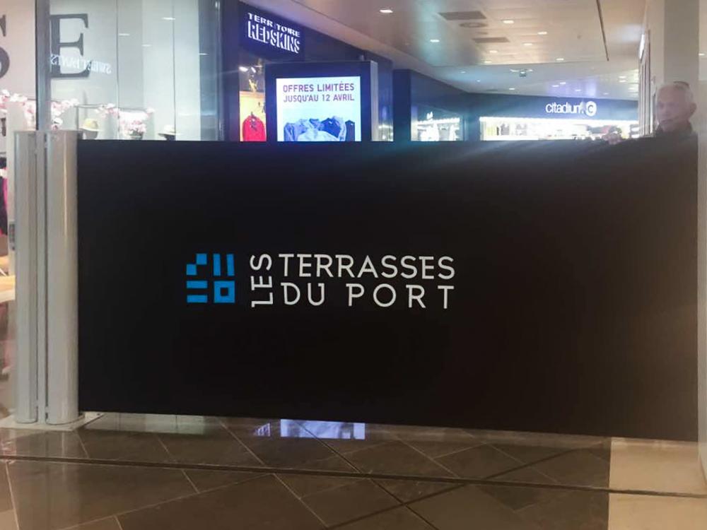 Store latéral rétractable noir Store latéral rétractable noir à Marseille