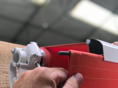 rentoilage de store, toile de store, rentoilage store, réentoilage store, reentoilage de store, reentoilage store, Glisser