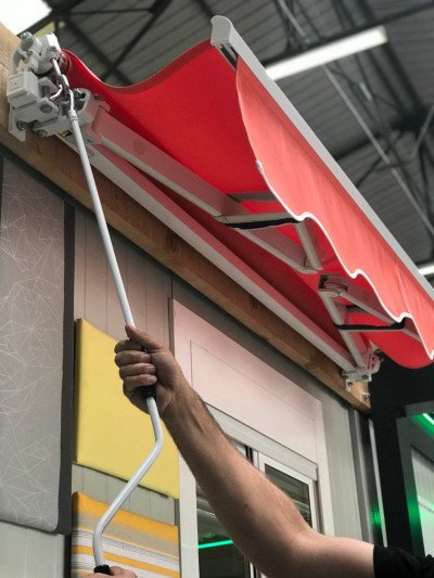 rentoilage de store, toile de store, rentoilage store, réentoilage store, reentoilage de store, reentoilage store, Faire apparaitre la gorge du tube d'enroulement