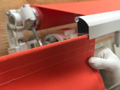 rentoilage de store, toile de store, rentoilage store, réentoilage store, reentoilage de store, reentoilage store, Remonter le lambrequin