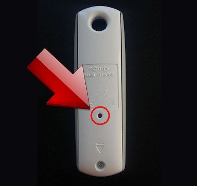 remise à zéro moteur somfy, réinitialiser moteur somfy, réglage moteur somfy, reformater moteur somfy, Bouton Prog derrière la télécommande