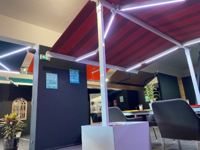 Store double pente à Marseille (Port de Bouc) Store double pente à Marseille