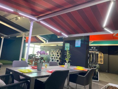 Store double-pente Duox à Marseille (Port de Bouc) Le store double-pente Duox exposé à Marseille (Port de Bouc)