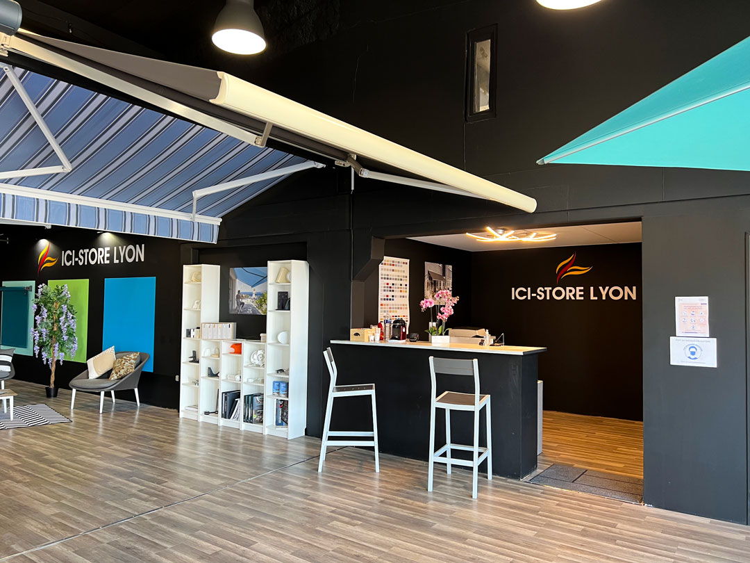 Volet roulant Lyon - Store Banne Lyon - Magasin showroom protection solaire et volets MAGASIN DE STORE BANNE SUR MESURE À LYON