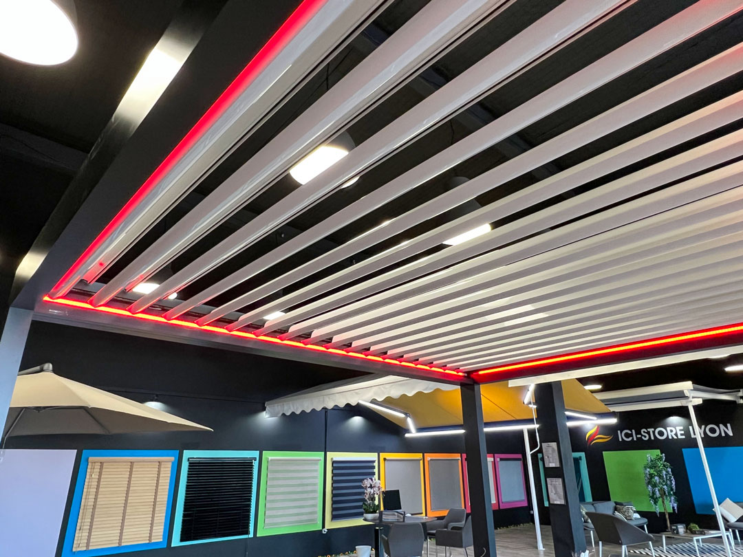 Fabricant store banne et volet roulant Lyon Lyon, interieur magasin stores banne ICI STORE